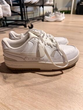 Nike' White Low-Top Sneakers